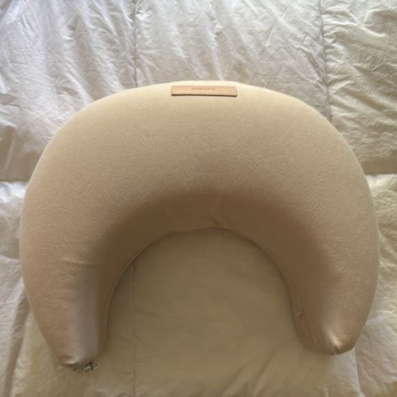 BUTTERR nursing pillow - Picture 2 of 3